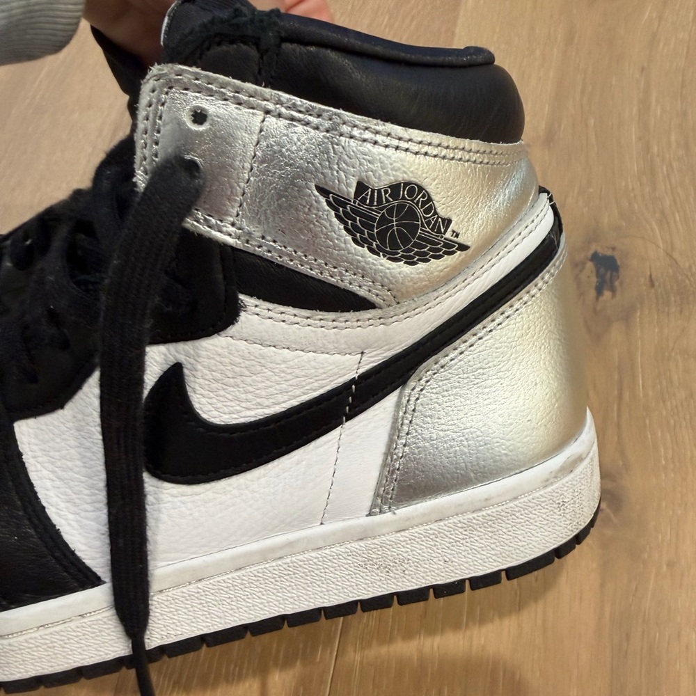 Jordan 1 Retro High
Silver Toe - Picture 4 of 4